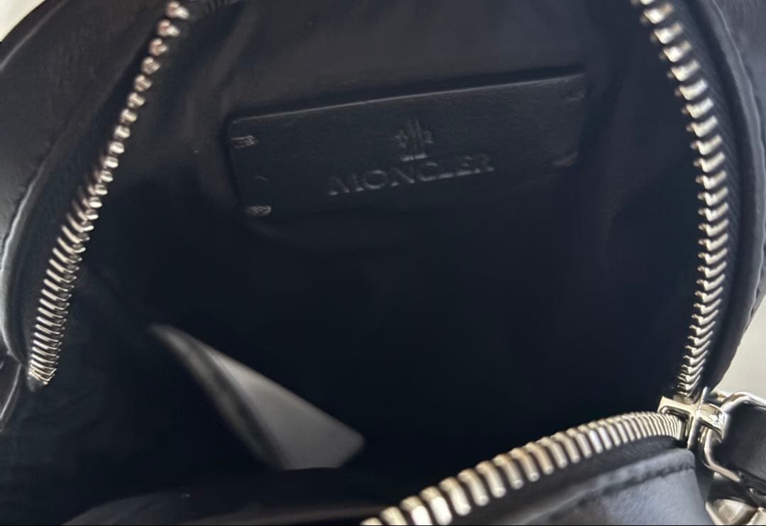 モンクレール レザーショルダーバッグ 肩掛　黒 本革 美品　moncler