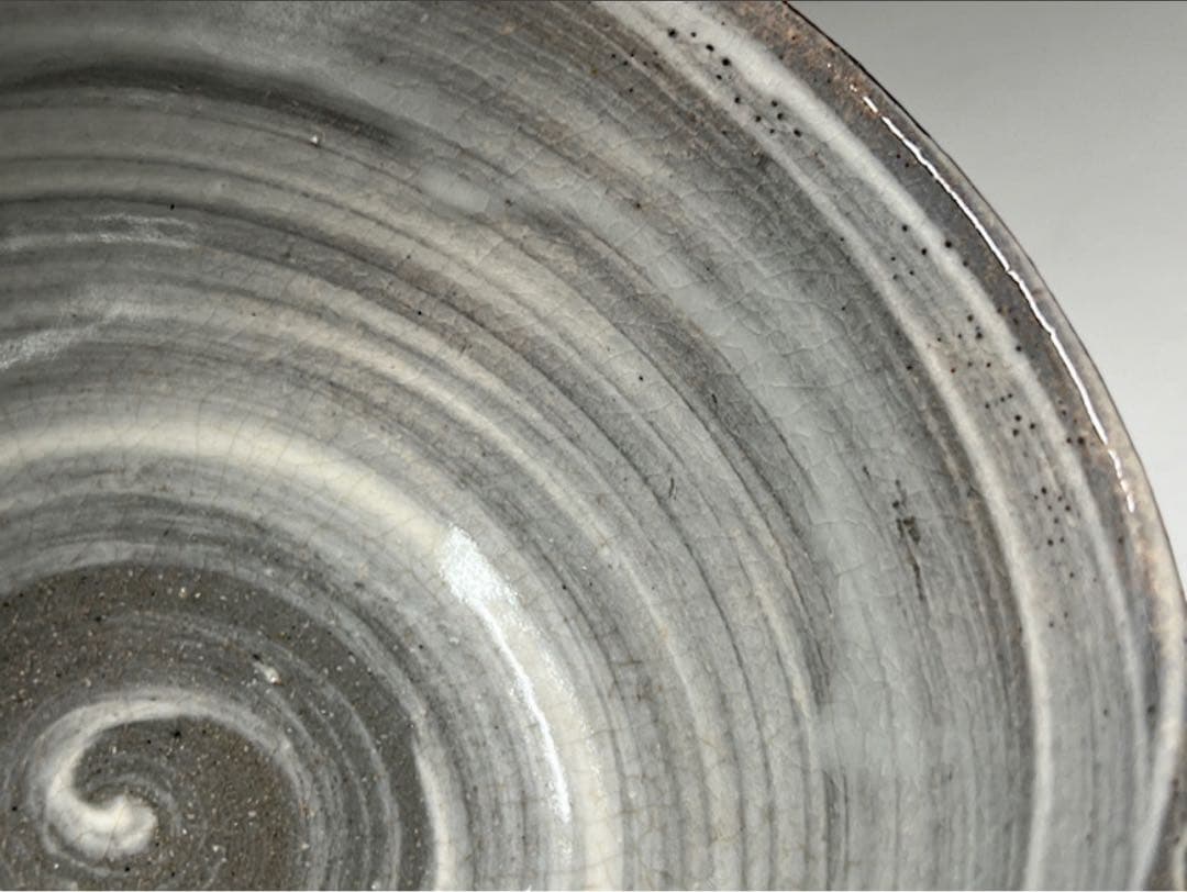 副田螺山作 　茶道具　作家物　陶磁器　灰色、ホワイト幾何学模様　茶碗