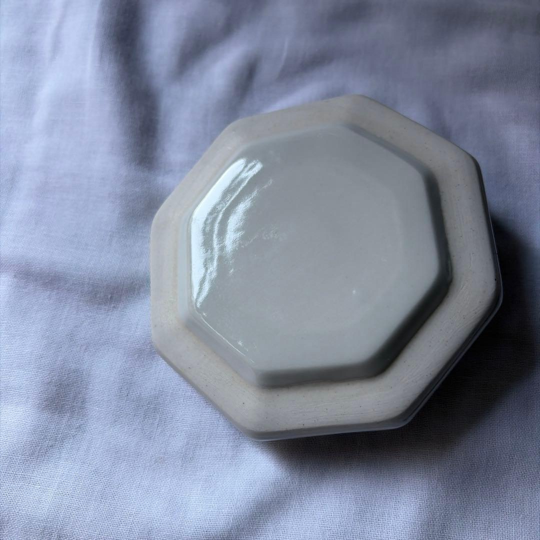 染付　青い葡萄柄　八角形　水差し