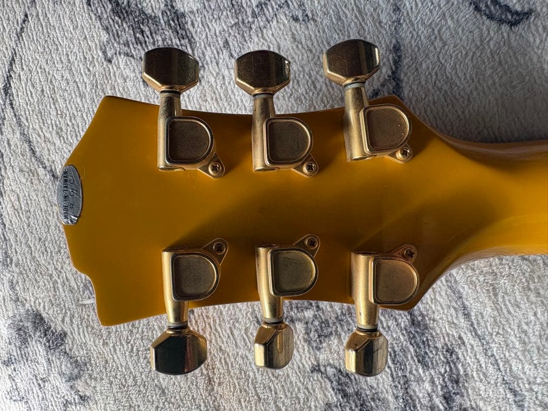 ヒデミニギター　イエローハートミニエレキギター