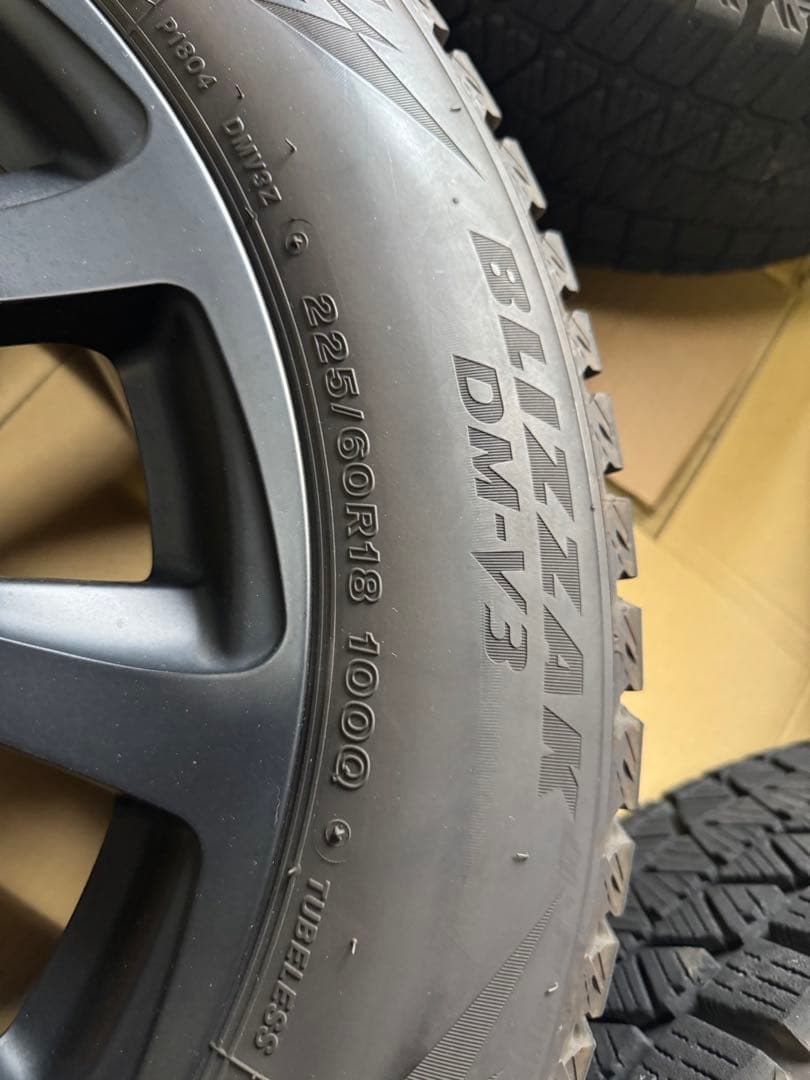 わー①ハリアー 80系BLIZZAK DM-V3 225/60R18
