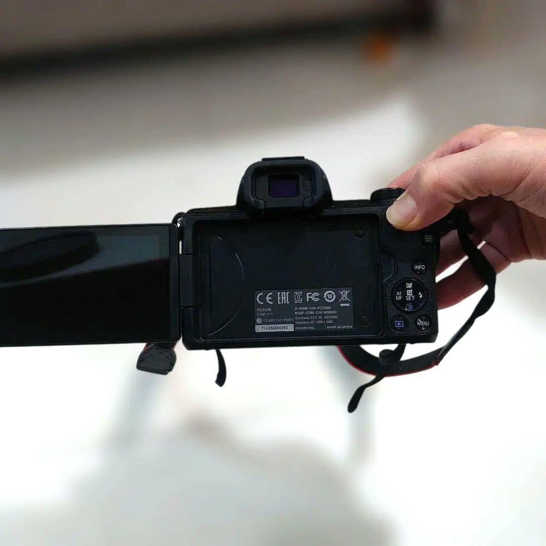 Canon EOS Kiss M デジタル一眼レフ 本体