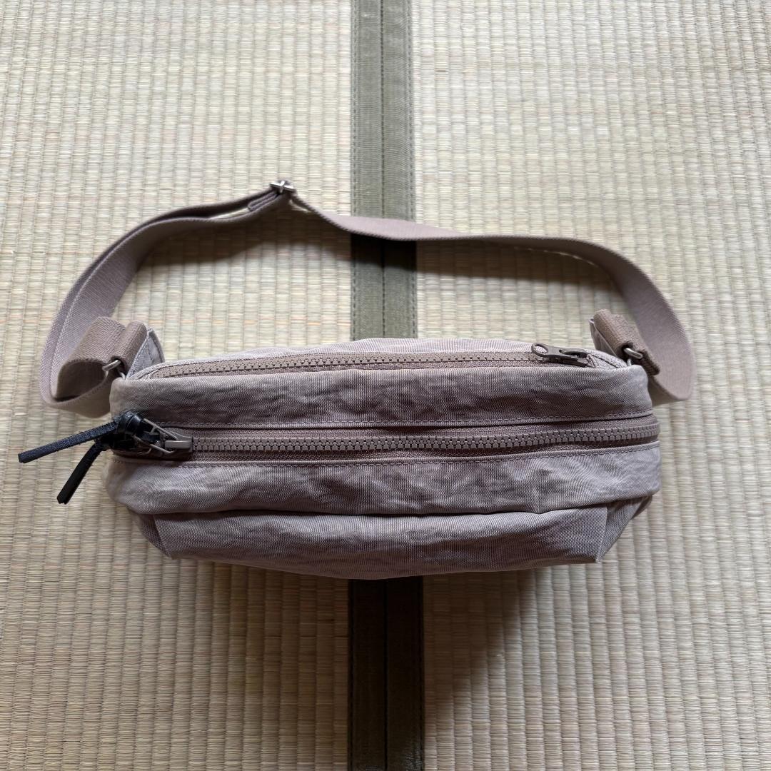 NIZYU KANO FUKUI SIWAナイロンボディバッグM グレージュ