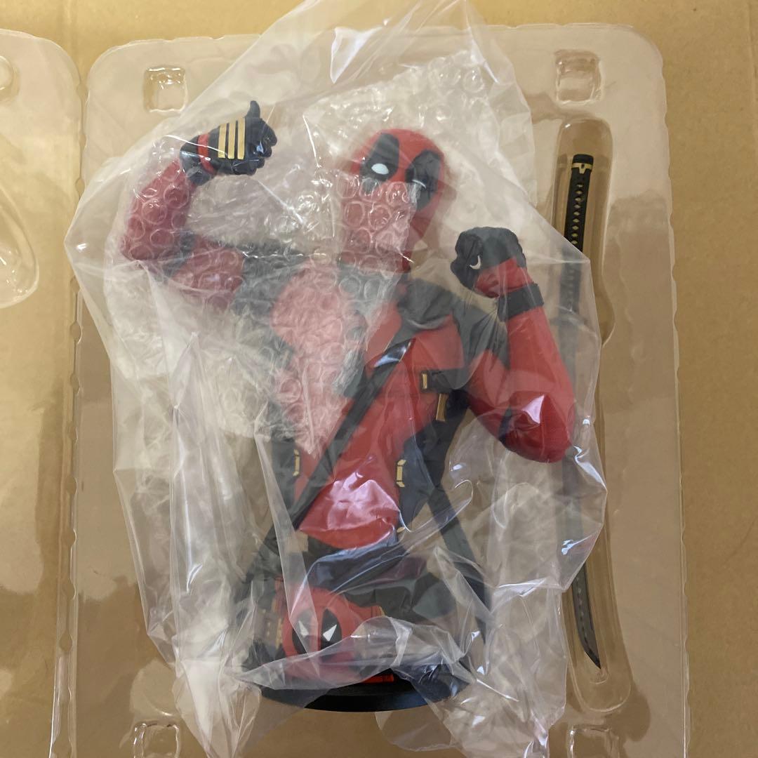 happyくじ　ウルヴァリン　デッドプール スタチュー