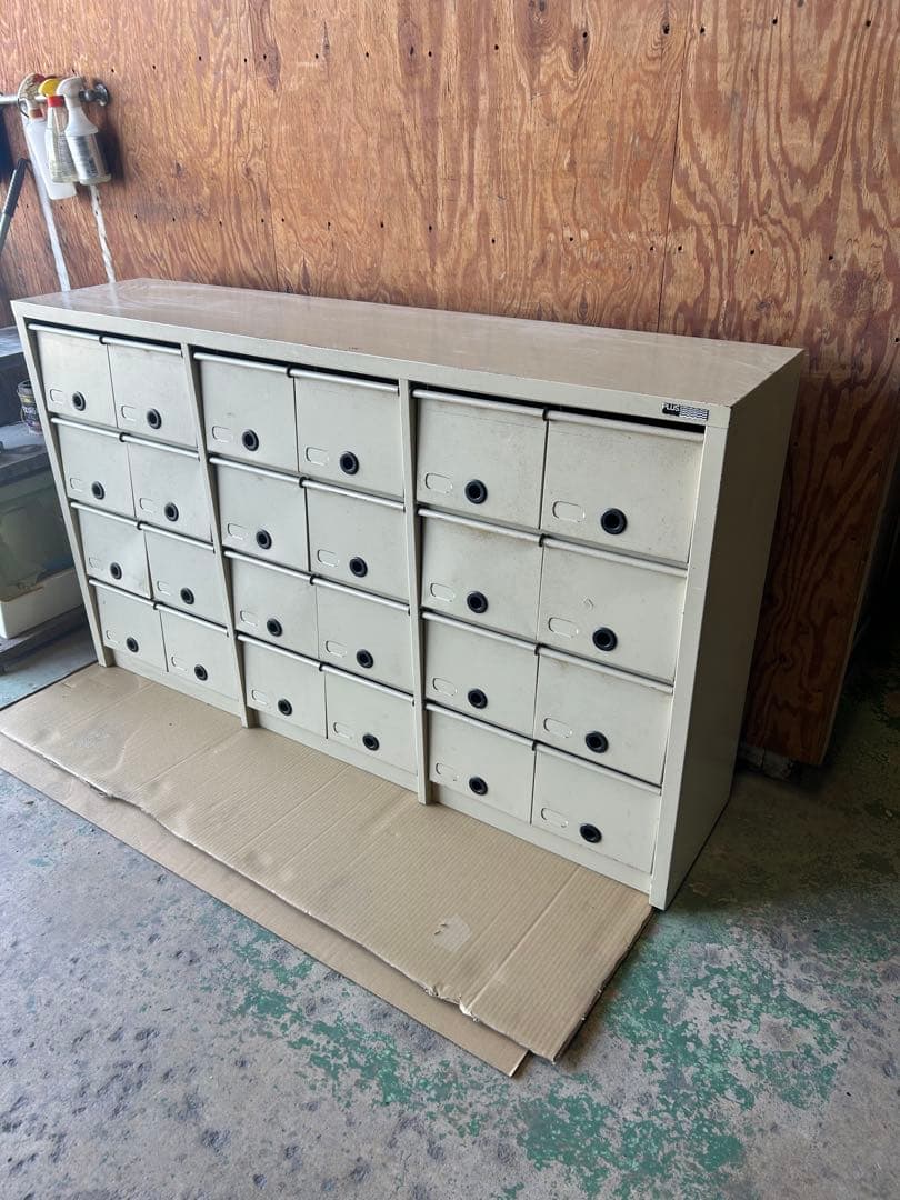 アイボリー シューズロッカー 16個収納