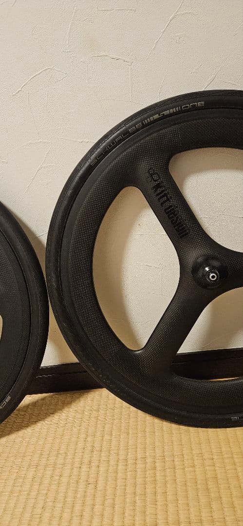 Kitt design 451 Carbon ホイールフロントリア