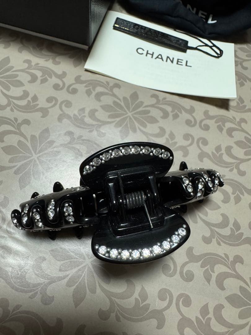 正規品‪☆シャネルヘアクリップ 付属品完備 髪留め バレッタシュシュ 黒 スワロ