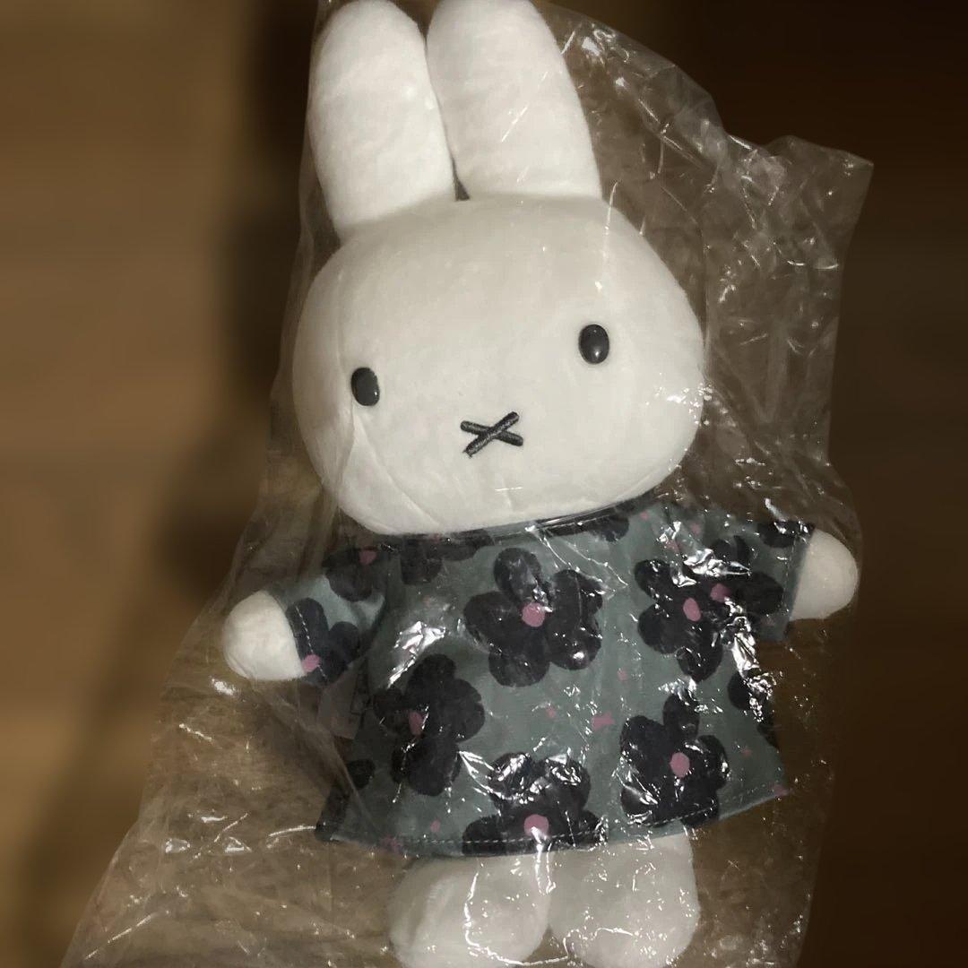 ミッフィー　ぬいぐるみ　レトロフラワーグレー