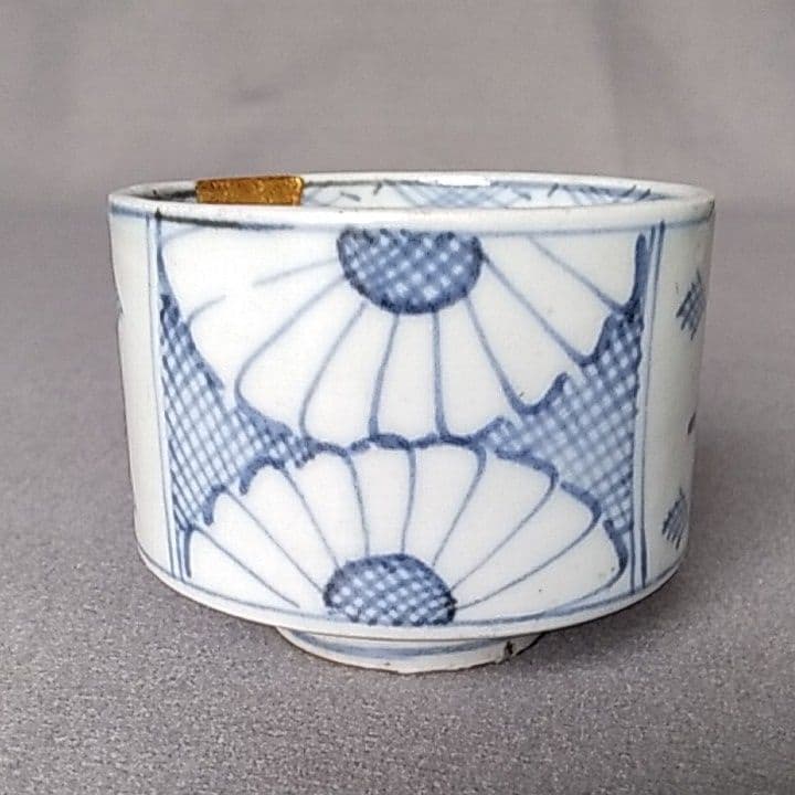 古伊万里菊に菱井桁文半筒型蕎麦猪口　古伊万里蕎麦猪口　古伊万里半筒型蕎麦猪口