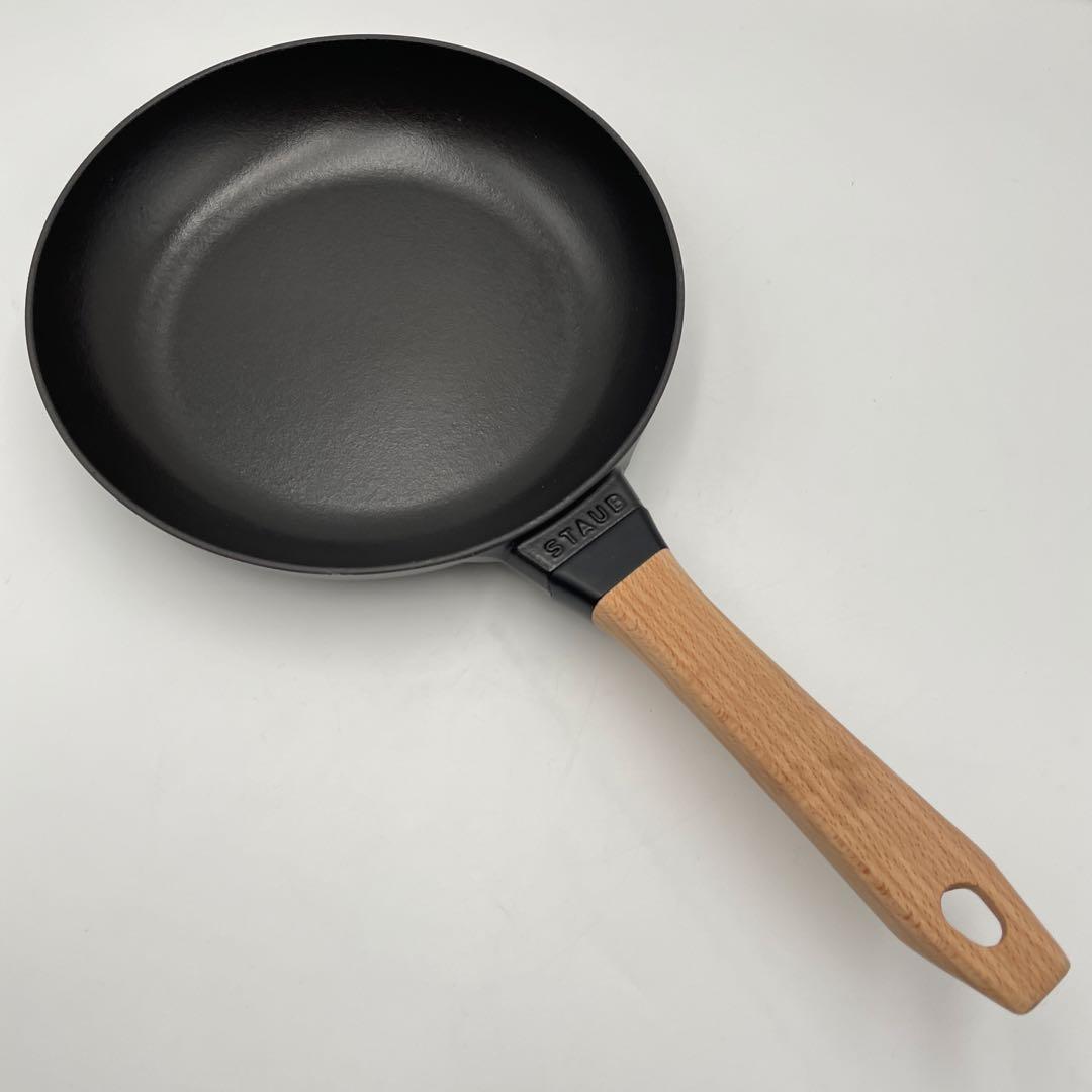 美品】ストウブ（Staub）ウッドハンドルフライパン 24cm IH/ガス火対応