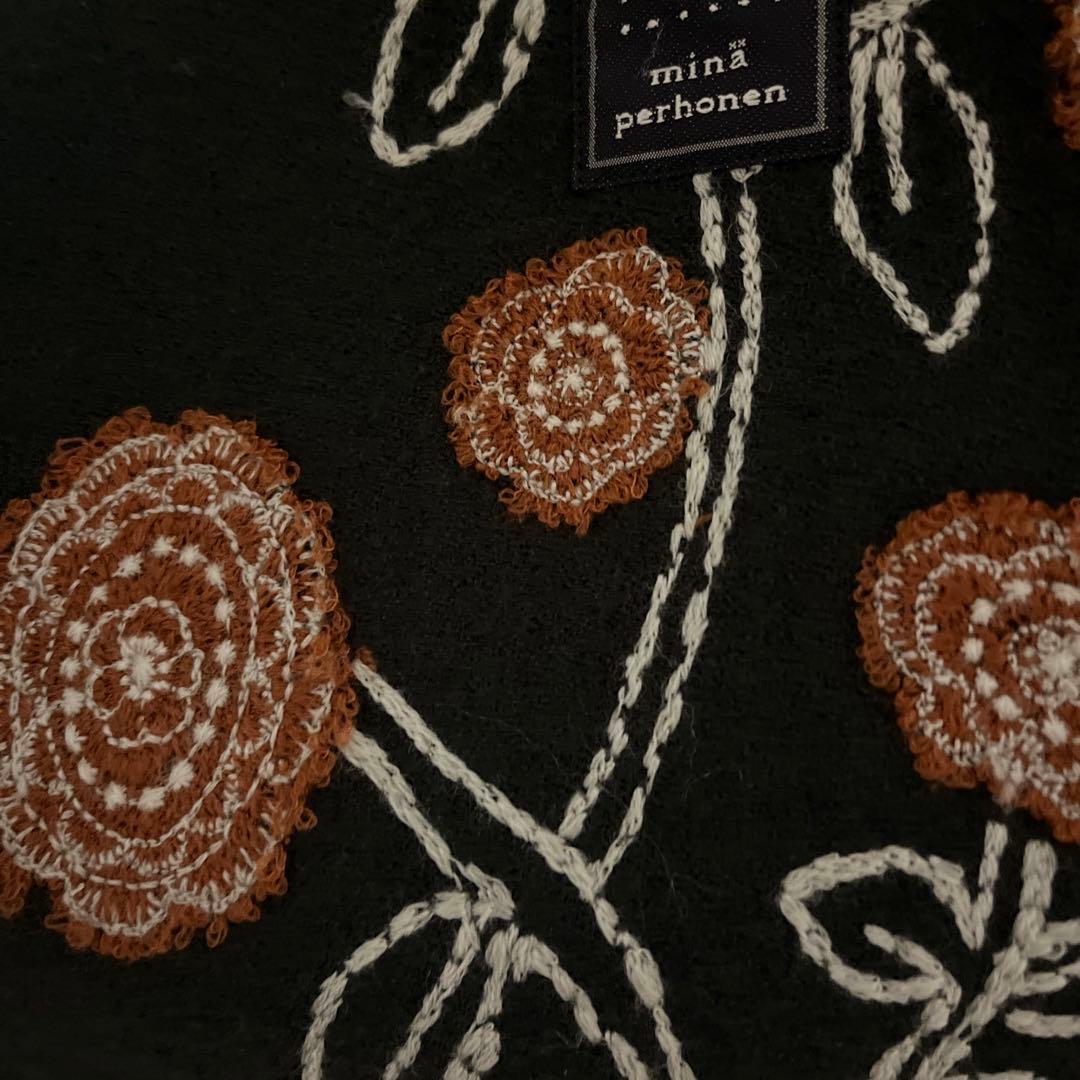 ミナペルホネン　ジャルディーノ　エッグバック　花柄刺繍 　ウール　ダークグリーン