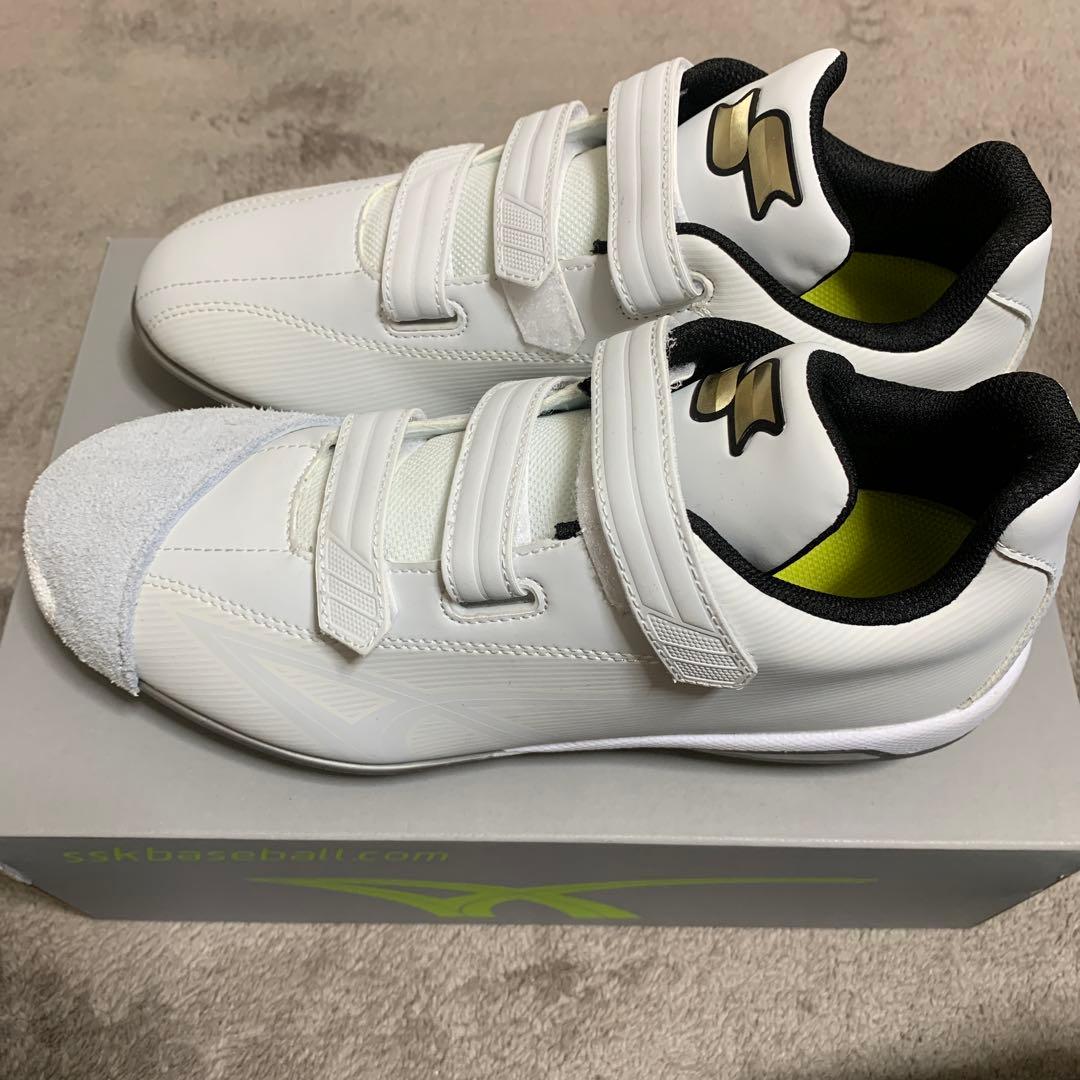 SK ホワイト スパイクシューズ