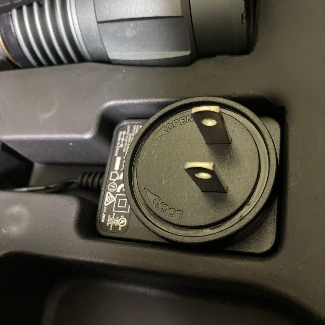 GENTOS 3000ルーメン　送料込み