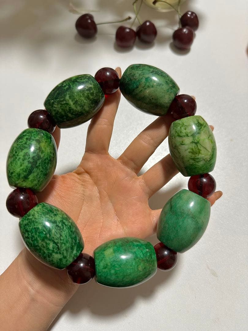 モンゴル産 翡翠 ドラム型 大穴ビーズの連(琥珀入り) 47cm