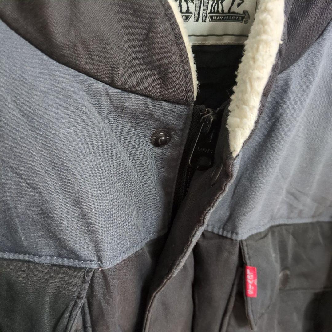 F48【US輸入】リーバイス　ダウンジャケット【メンズ3XL】ブラック　グレー