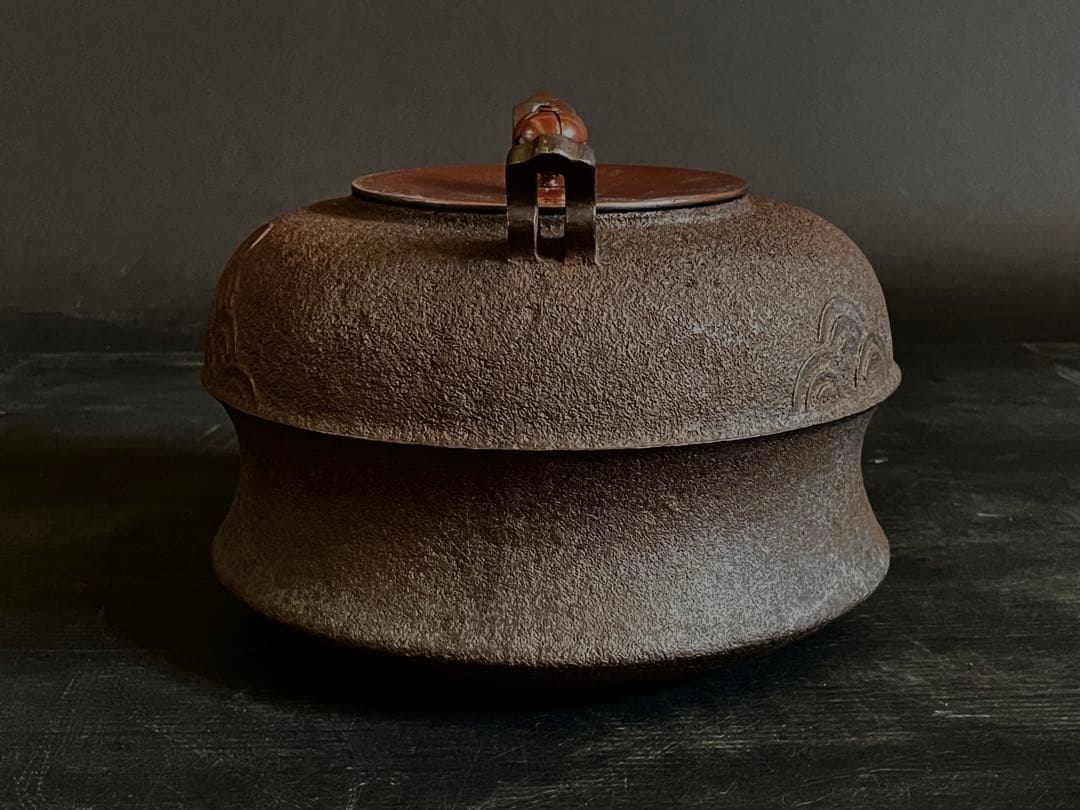 『母』 青海波地紋 唐犬釜 釜師 大國 藤兵衛 共箱 炉釜 茶道具（213F⑦）