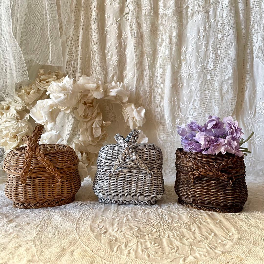 ドールパニエ　銀色　シルバーフランスアンティーク 人形用 ミニカゴ 籠 かご