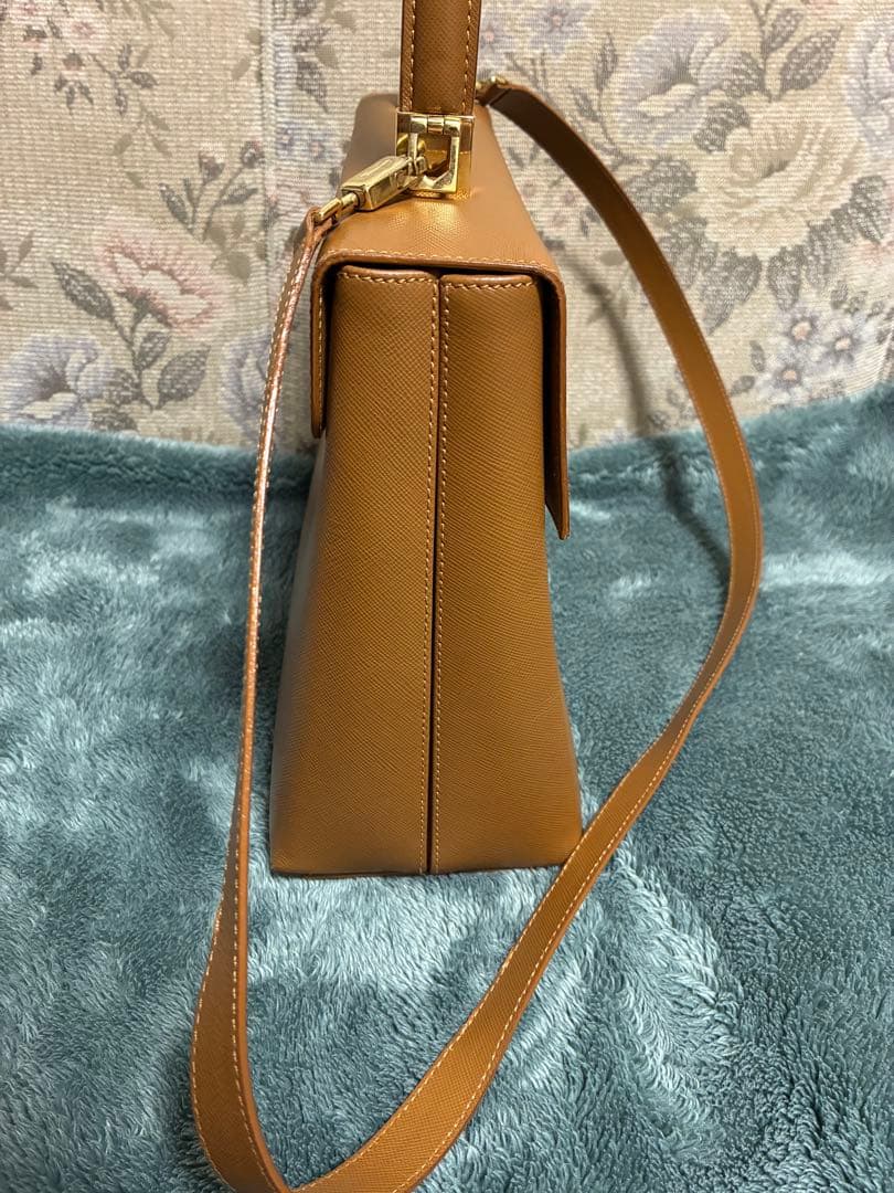 フェラガモ　ガンチーニ　ハンドバッグ