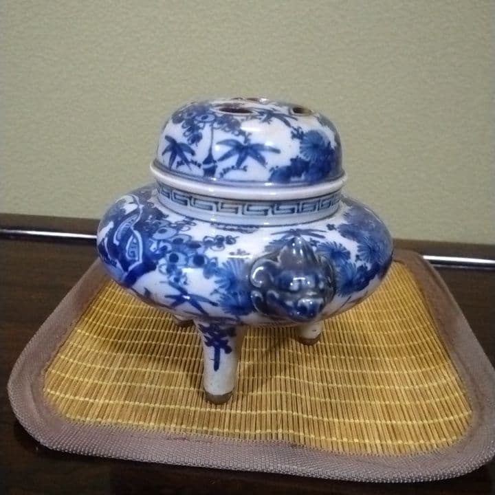 時代染め付獅子頭香炉美品です。