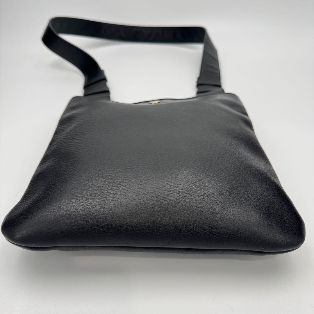 美品 イヴサンローラン レザー エンボスロゴ ショルダーバッグ ボディバッグ 黒