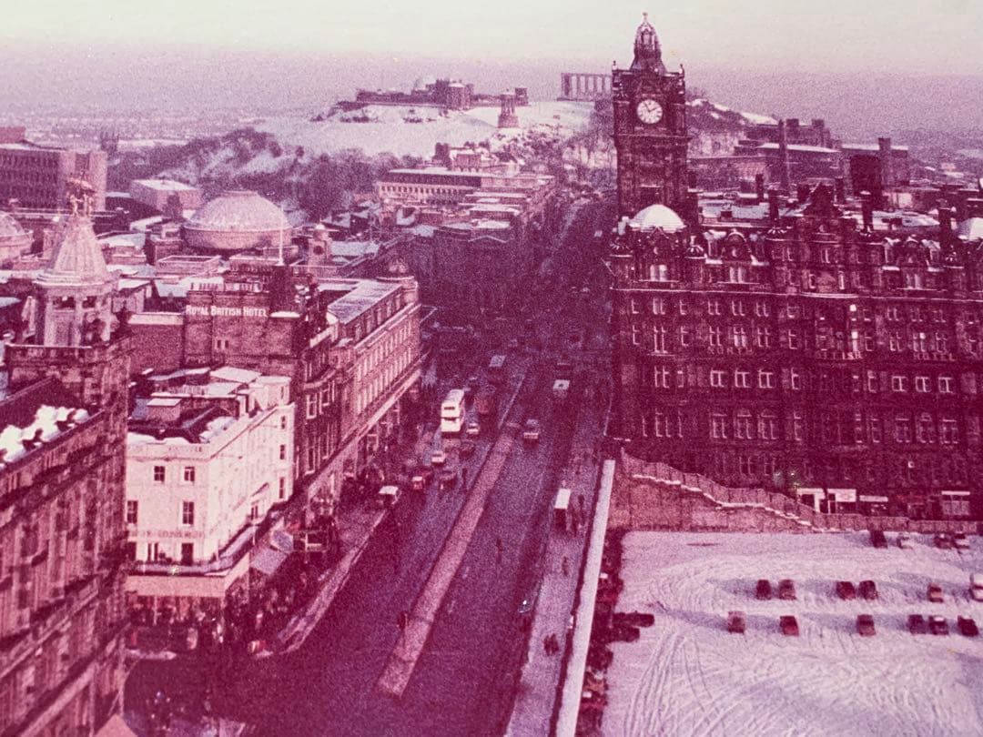 1979年冬エディンバラ写真 PrincesStreetからカールトンヒルを望む
