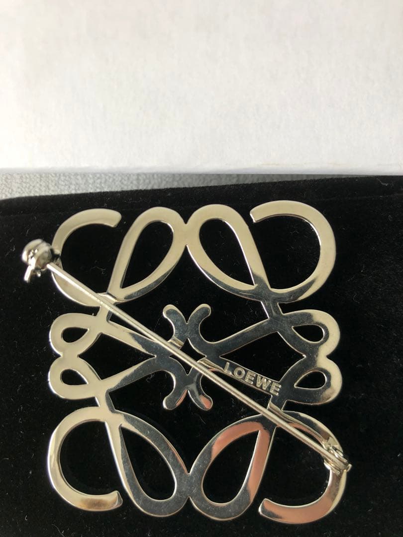 LOEWE ロエベ クリスタル ブローチ キラキラ　高級感　シルバー