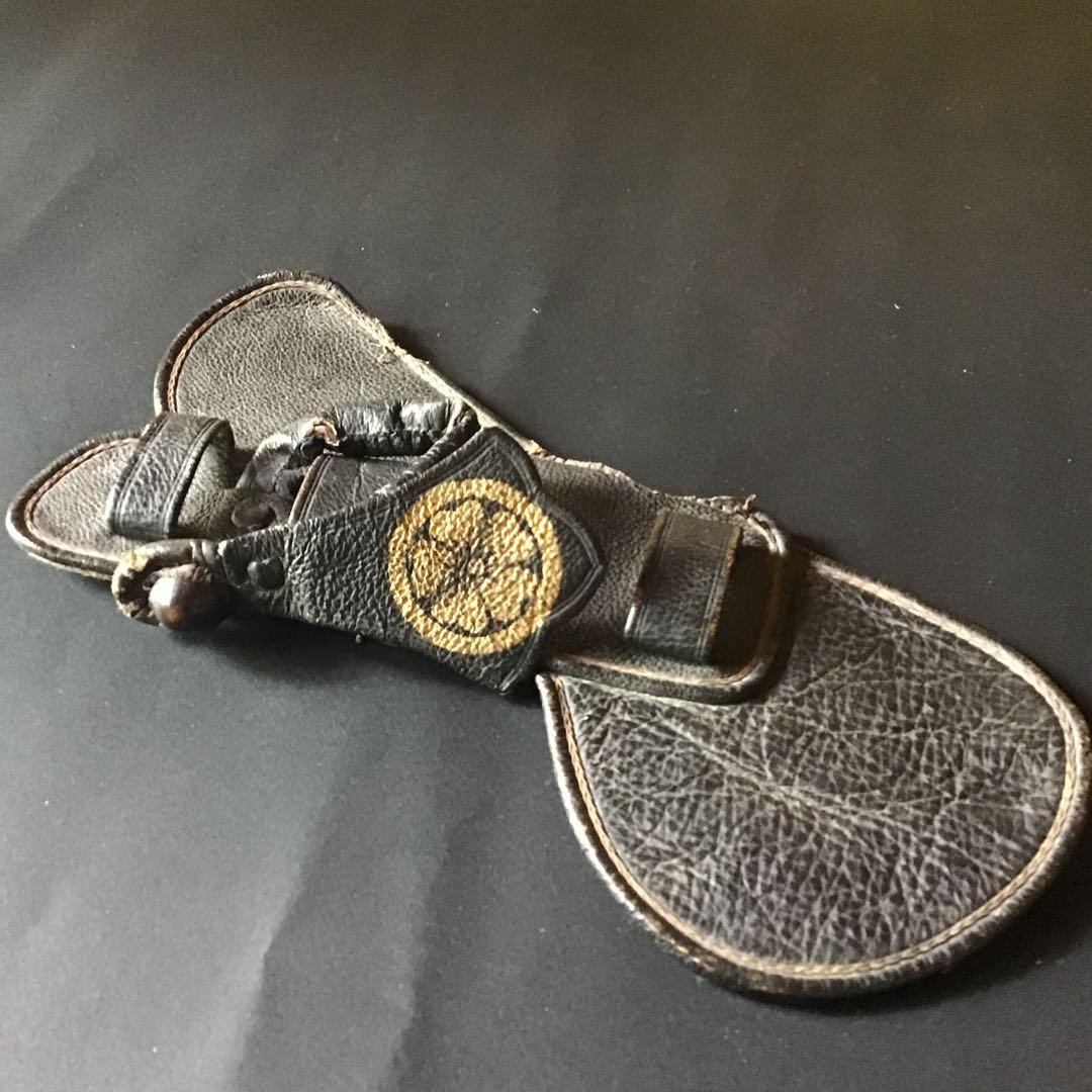 江戸期革製　武具　金唐押家紋