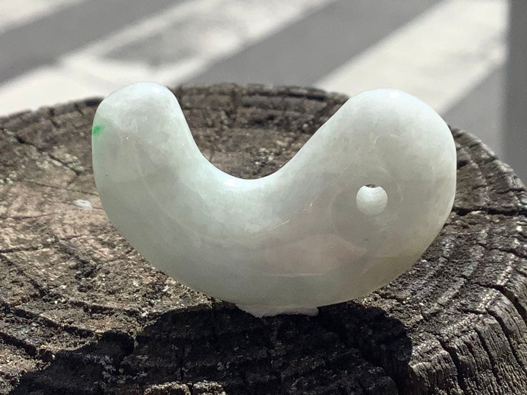✳限定卸し値段　極上氷紋様　糸魚川翡翠勾玉アイスジェイド プレゼント付　鑑別付