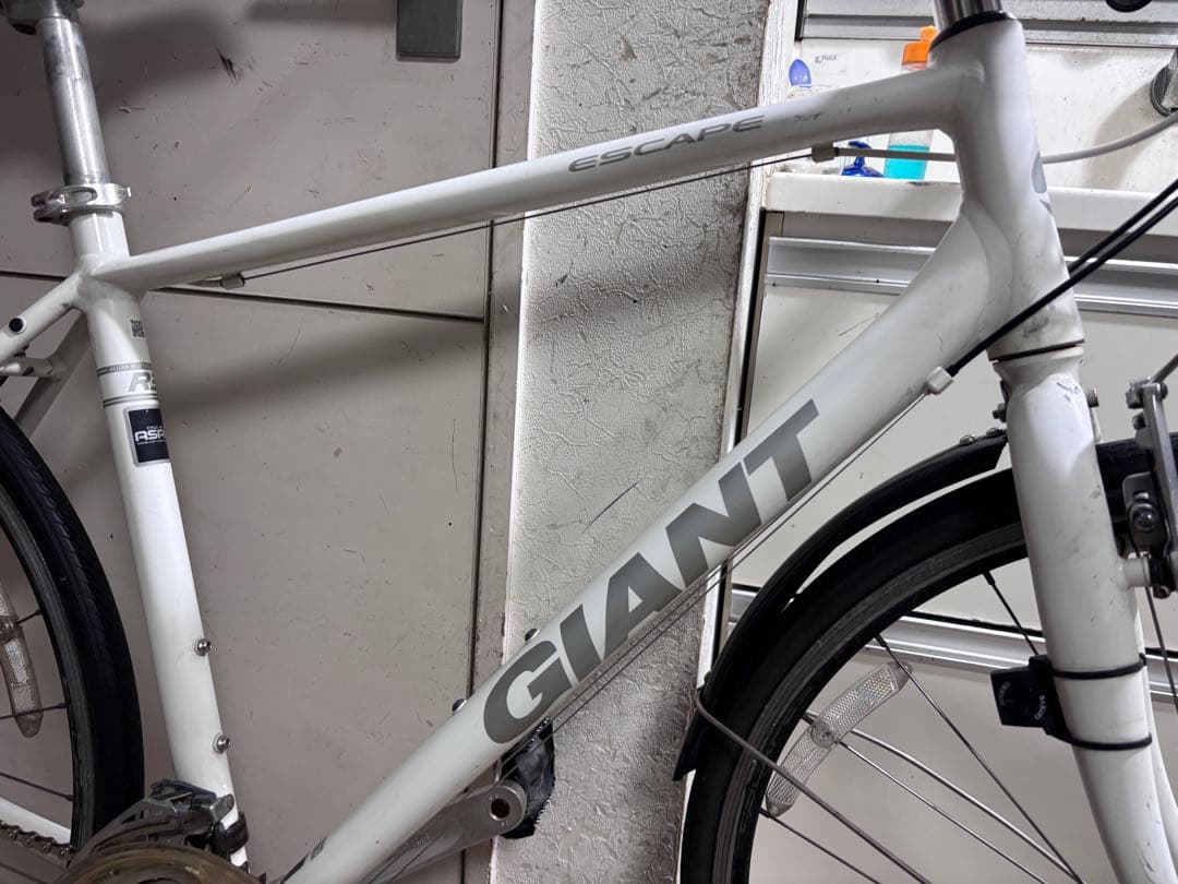 GIANT ESCAPE ホワイト 3✖︎8段変速 700C