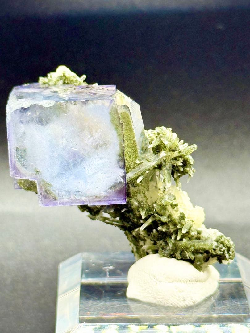 フローライト／クローライトクォーツ　原石　鉱物標本　天然石　蛍石　緑泥石　水晶