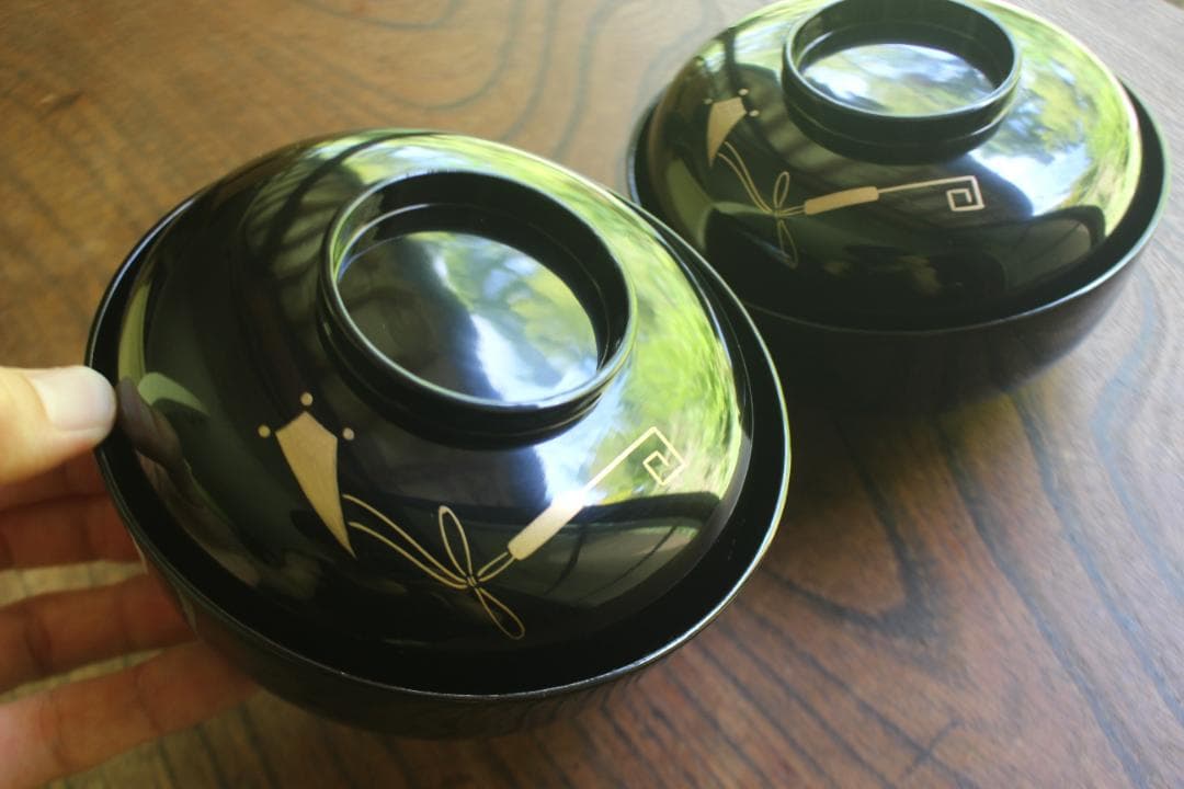 デッドストック！端正な黒漆に極上宝尽くし蒔絵のお椀2点（