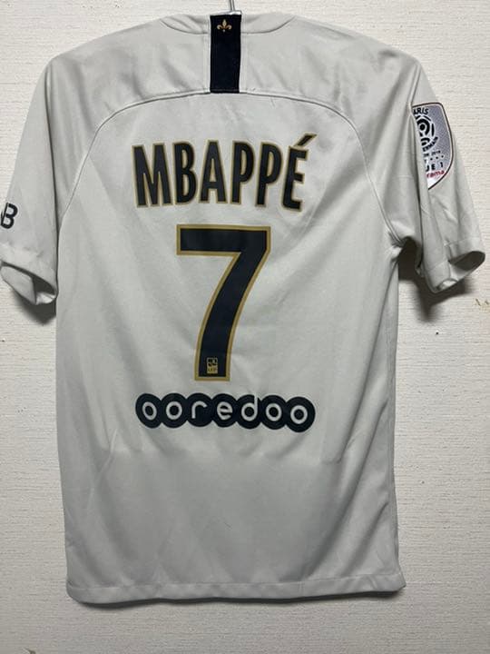 ノートルダム大聖堂火災寄付品　PSGユニフォーム　ムパッペ