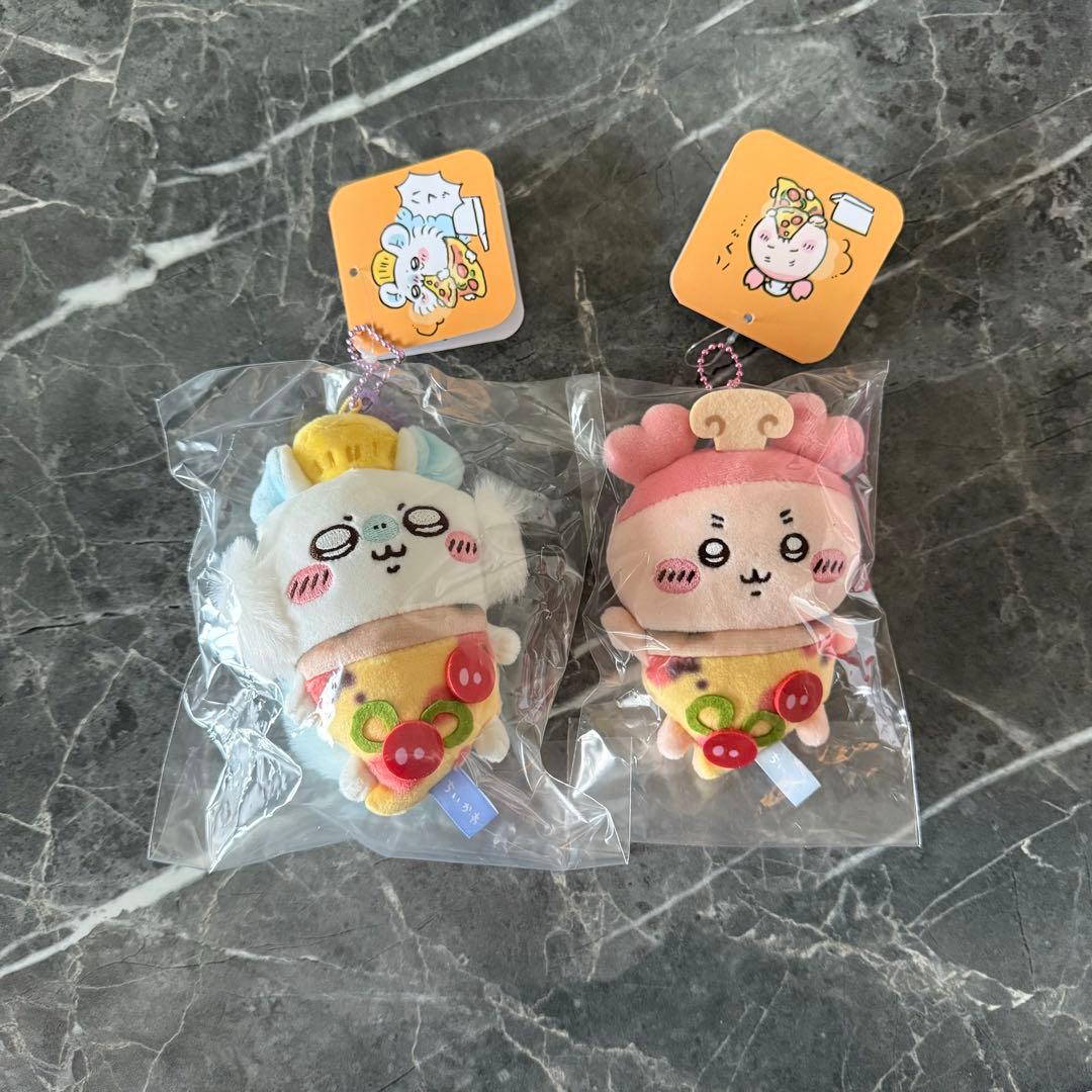 ちいかわ 黒猫のマスコット うさぎ ハチワレ おそろいピザ モモンガ 古本屋