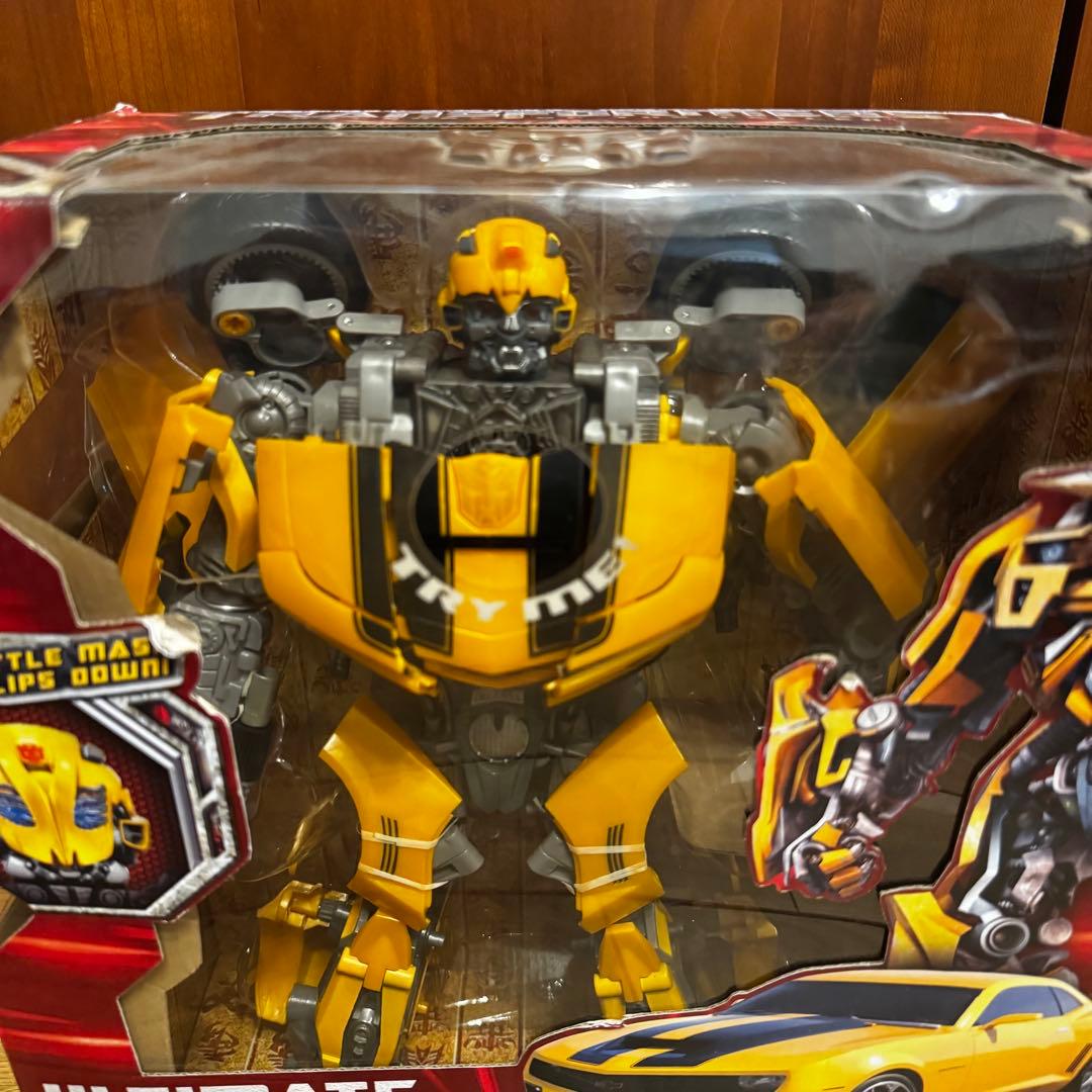 Transformers Ultimate Bumblebee フィギュア