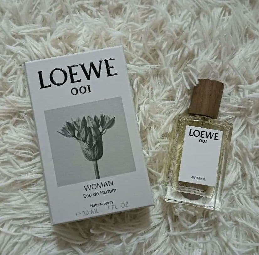 【箱あり】LOEWE 001 WOMAN オードパルファム 30mL