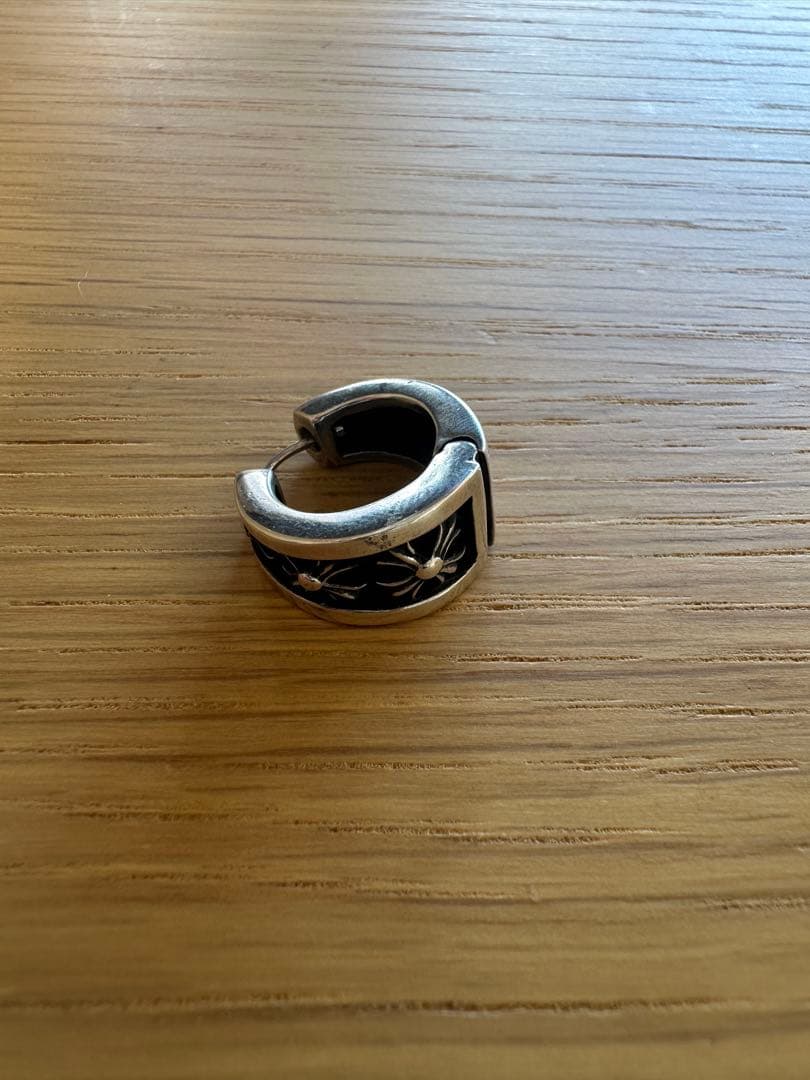 クロムハーツ ピアス ナローVバンド