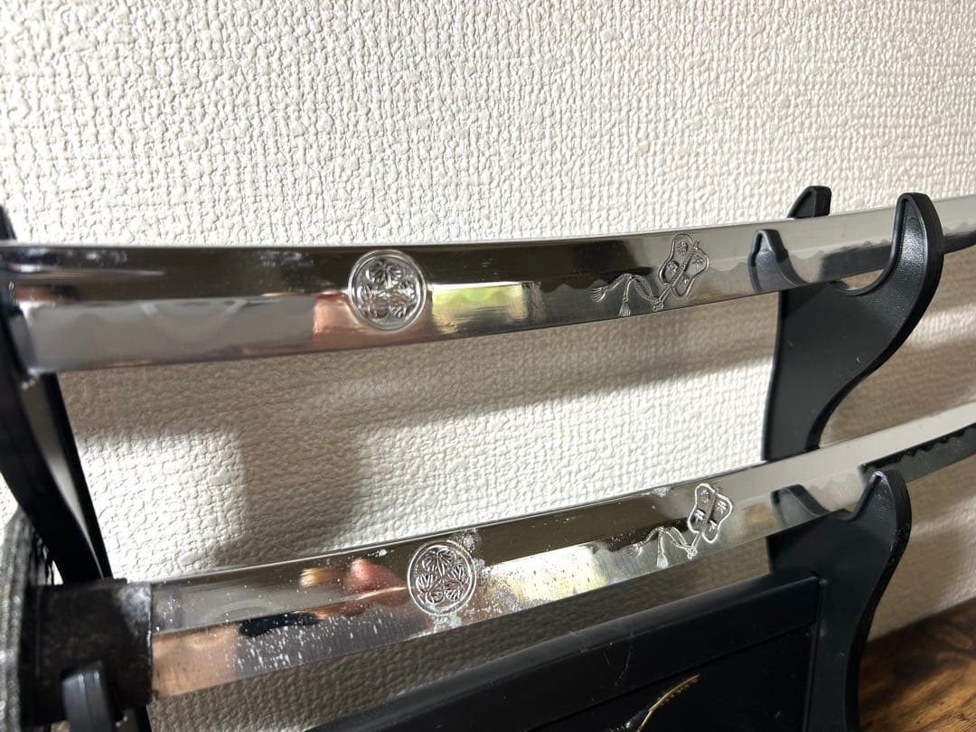 日本製　模造刀 2本セット 刀掛台付き 龍柄 黒色 観賞用　小道具　コスプレ