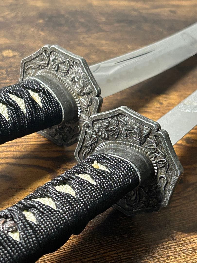 日本製　模造刀 2本セット 刀掛台付き 龍柄 黒色 観賞用　小道具　コスプレ