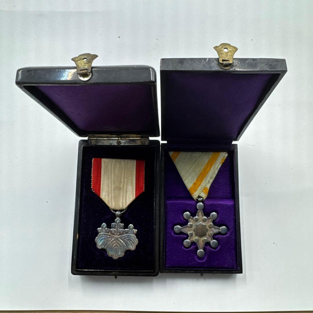 勲八等白色桐葉章、勲七等瑞宝章　勲章 箱入り