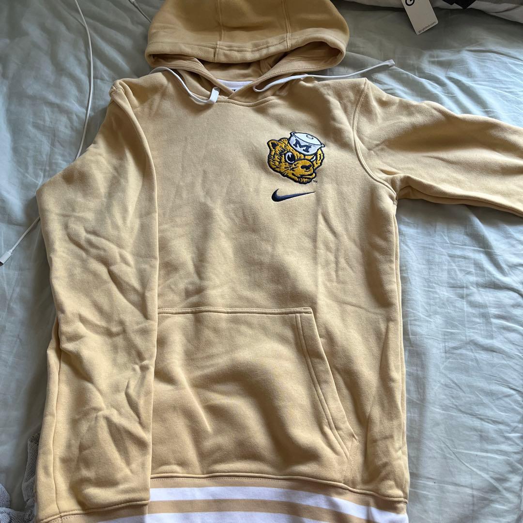 ミシガン大学　Nike ウェア