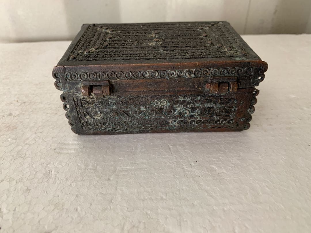 古銅製 細密文 宝箱 置物 小物入れ