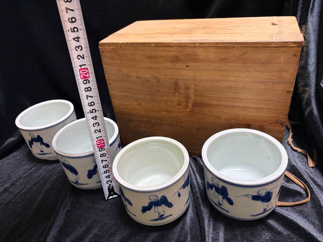 青白磁の絵柄 お猪口 中国大明成化年製整理品骨董品 時代物 4個セット古箱有り