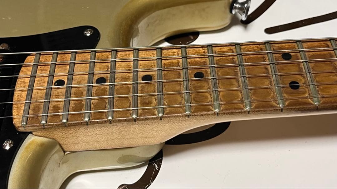 ジャンク！メイビス・ショートスケール・ストラト！加工あり。ハードケース付き！