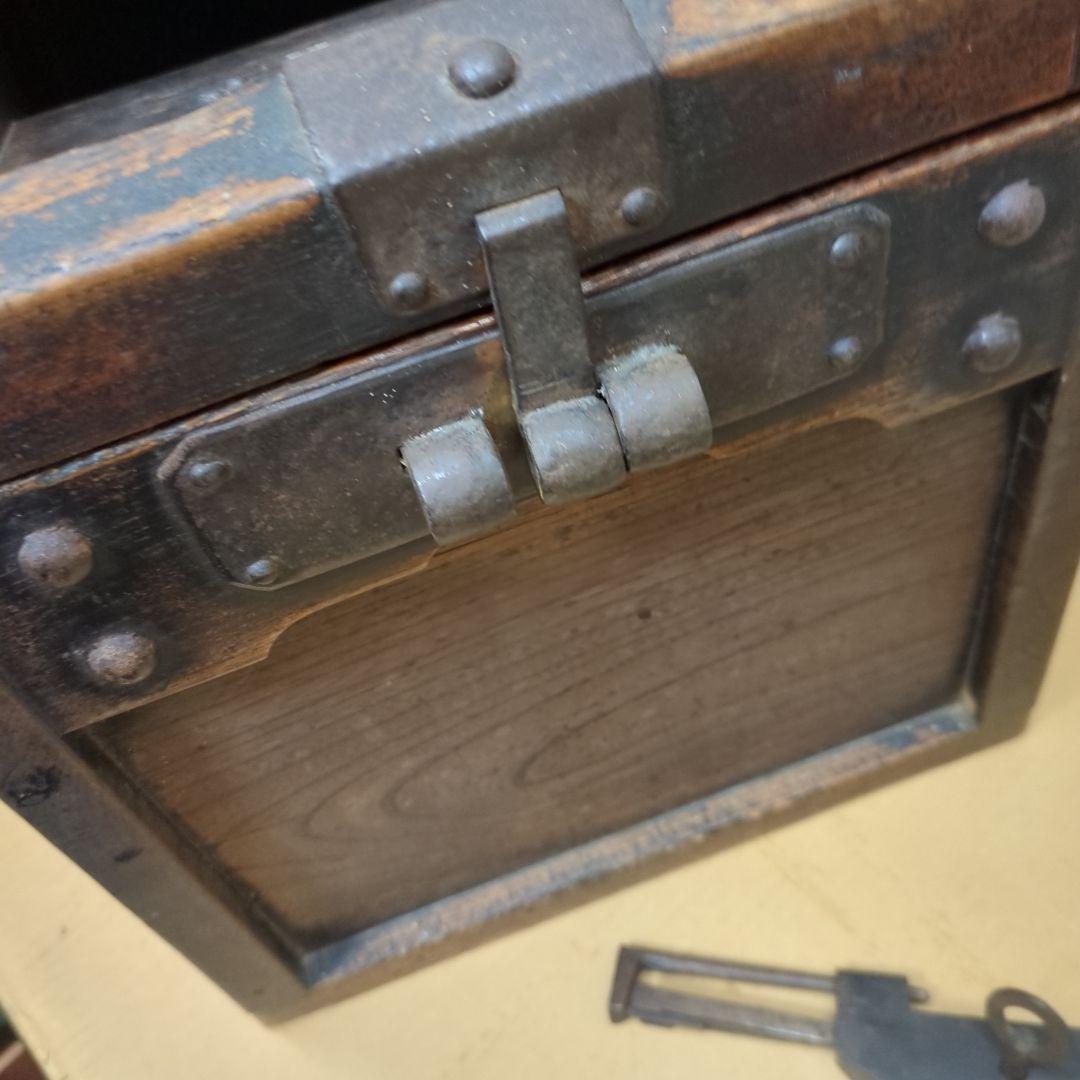 骨董　銭箱　鍵付き　木製　古民具　貯金箱　ぜにばこ　入れ物