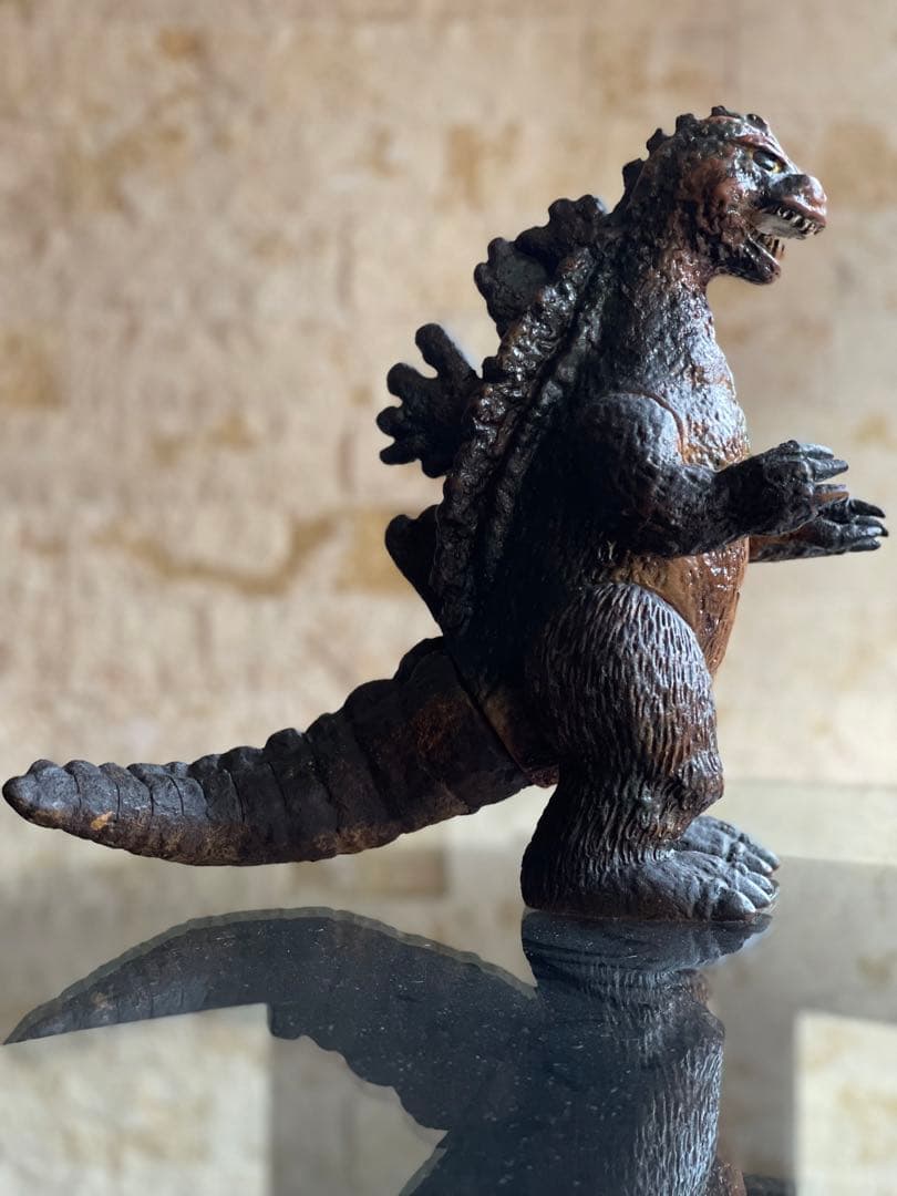 古いゴジラのソフビです