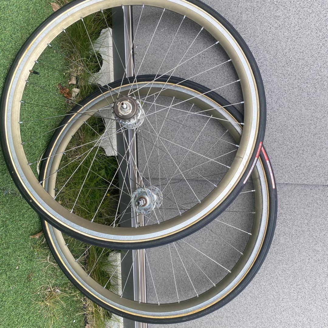 シルバー 完組ホイール ブラックタイヤ