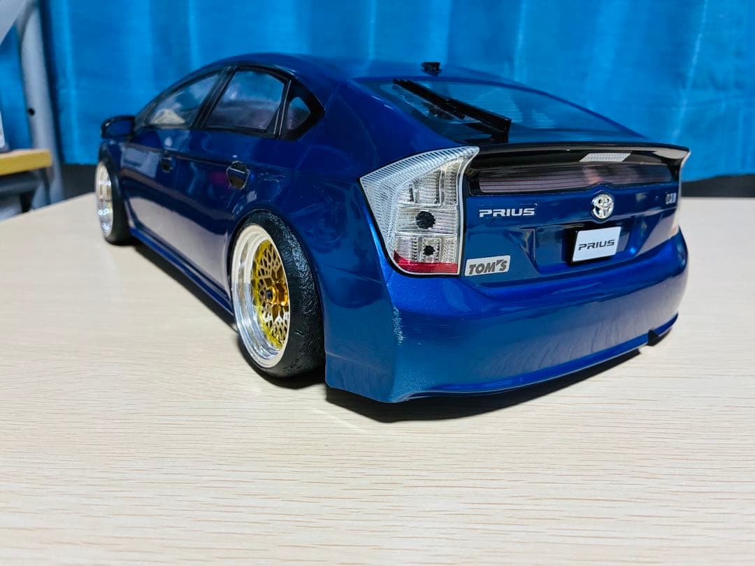 トヨタ プリウス 1/10スケール　ラジコン　ラジコンボディ