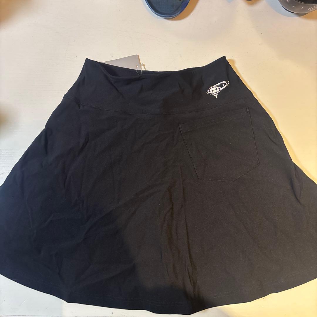 【新品・未使用】【タグ付き】 黒フレアスカート ショートパンツ付き