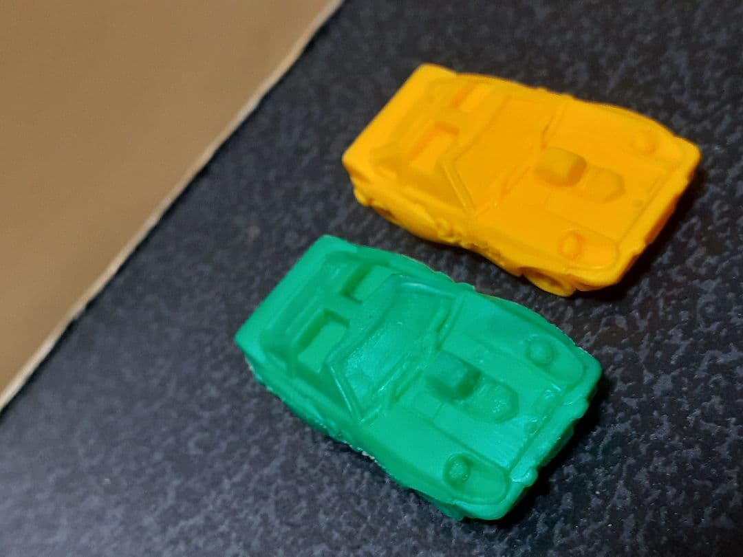 スーパーカー消しゴム 死喰魔V8Z カルフォルニアシルエット 緑 黄