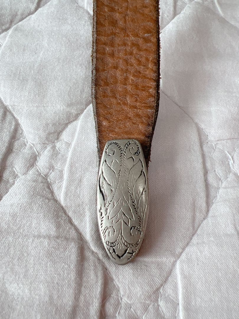 ［P U N T OV I T A(プントヴィータ)] コンチョレザーベルト